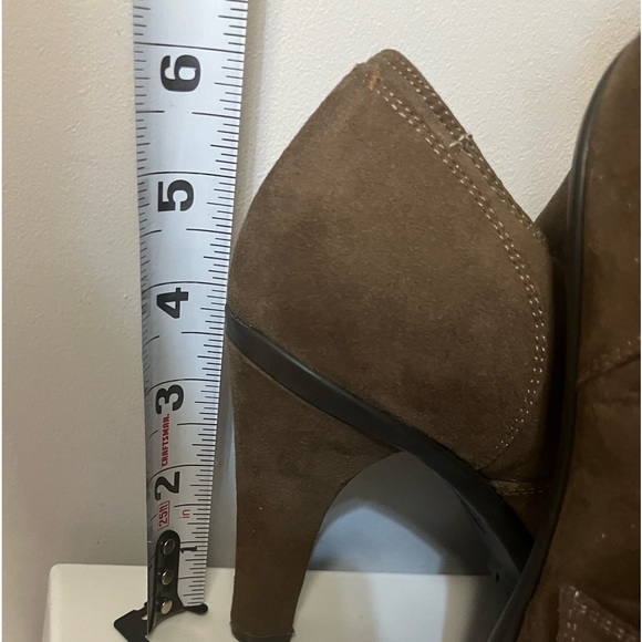 NWOT Double Monk Strap Brown Suede Tahari High Heels!! - Picture 4 of 11